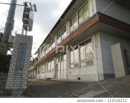 Former Takami Elementary School, Tadotsu Town, Kagawa Prefecture Former Takami Elementary School, Tadotsu Town, Kagawa Prefecture 123526212