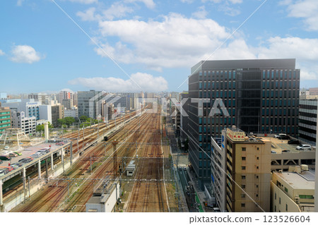 JR九州：博多站軌道與城市景觀、從航廈俯瞰 123526604