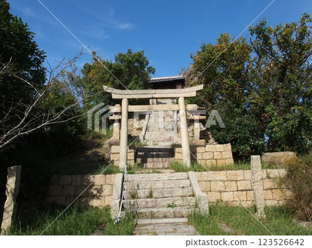Small shrine, shrine, torii gate, stone steps, blue sky Small shrine, shrine, torii gate, stone steps, blue sky 123526642