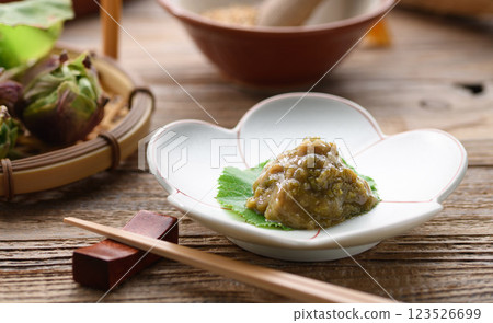 初春食材:白屈菜味噌(白屈菜味噌) 初春食材:白屈菜味噌(白屈菜味噌) 123526699