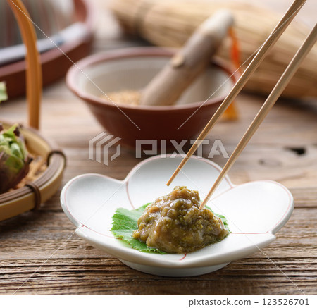 初春食材：白屈菜味噌（白屈菜味噌） 123526701