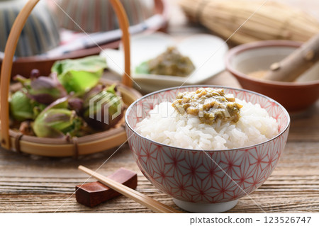 白屈菜味噌飯 123526747