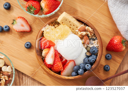 Greek yogurt and fruit breakfast bowl 123527037