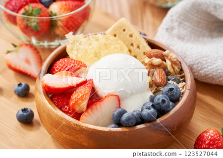 Greek yogurt and fruit breakfast bowl 123527044