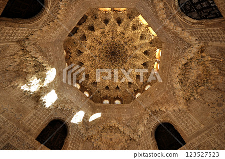 阿罕布拉宮兩姐妹之間的天花板 阿罕布拉宮兩姐妹之間的天花板 123527523