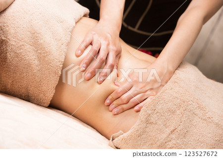 Young Asian woman getting a belly oil massage. 123527672