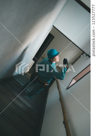 Electrical worker Electrical worker 123527777