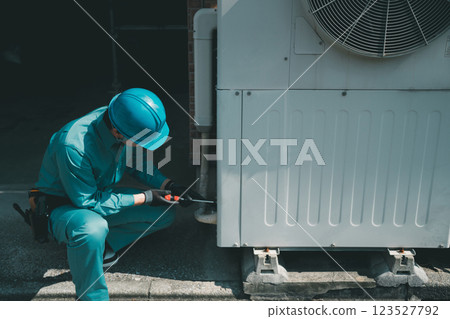 Electrical worker Electrical worker 123527792