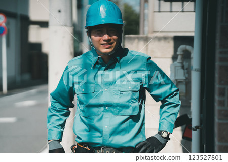 Electrical worker Electrical worker 123527801