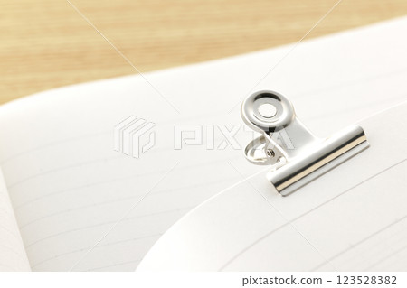 Eyeball clip Eyeball clip 123528382