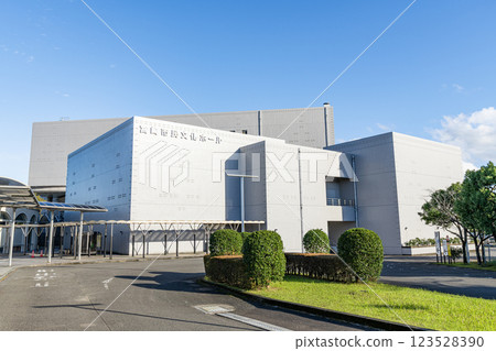 宮崎縣宮崎市：晴朗天氣下的宮崎市民文化會館 123528390