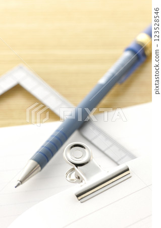 Eyeball clip 123528546