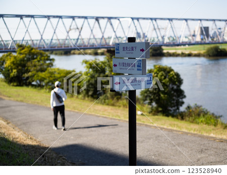 江戶川 路標 路標 裡見公園 京成國畫台 市川 緊急救難艇碼頭 江戶川 路標 路標 裡見公園 京成國畫台 市川 緊急救難艇碼頭 123528940