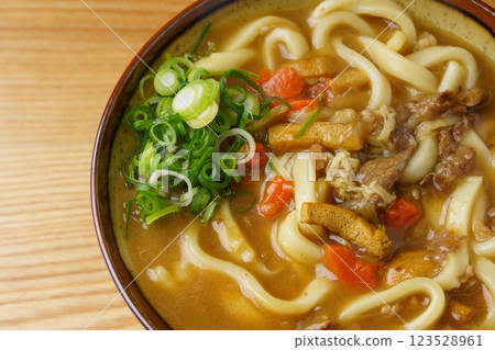 Curry udon  123528961