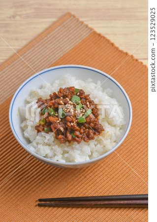 Meat and miso rice 123529025