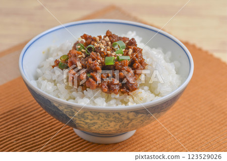 Meat and miso rice 123529026