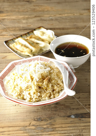 炒飯和餃子套餐 炒飯和餃子套餐 123529406