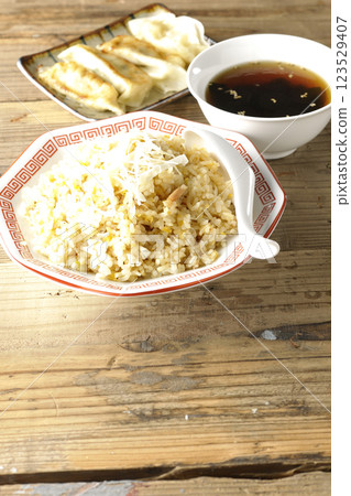 炒飯和餃子套餐 炒飯和餃子套餐 123529407
