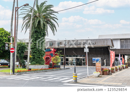 鹿兒島縣指宿市的晴天 JR 指宿站 123529854