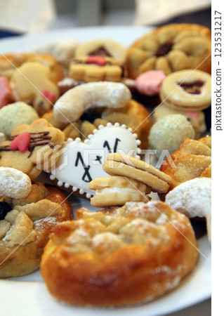 fresh wedding desserts 123531217