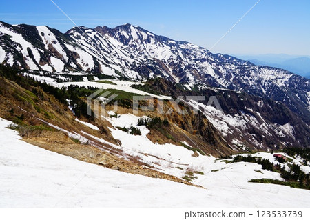 神山白山：從登山道上眺望別山 123533739