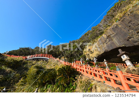 鵜鶘神社和開闊的天空 鵜鶘神社和開闊的天空 123534794