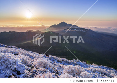雪霧島山脈 123536854