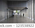一棟大樓的走廊 123538922