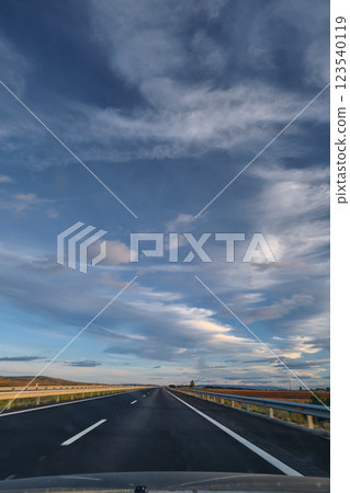 Highway stretching into the horizon, beautiful sky 123540119