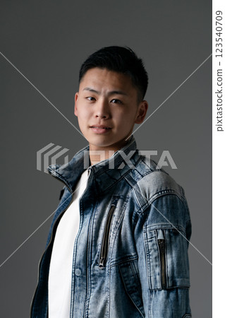 男性, 青少年, 休閒, 肖像, 灰色 123540709
