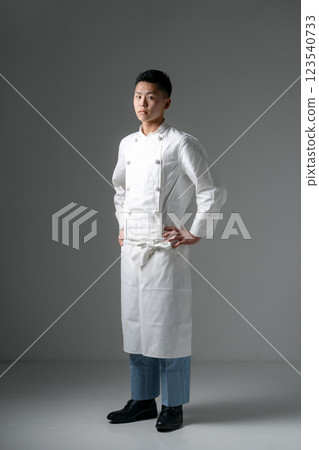 男孩，青少年廚師服，全身 123540733