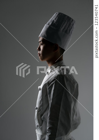 男孩，青少年，廚師服，廚師帽，剪影 123540741