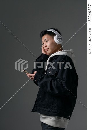 男性，青少年，休閒，耳機 123540767