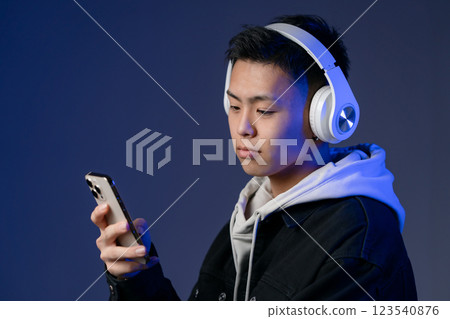 男性，青少年，休閒，耳機 123540876