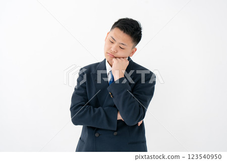 男孩、青少年、制服、煩惱 123540950