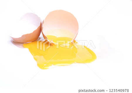 selective focus, half cracked egg and yolk isolated on a white background with clipping path. selective focus, half cracked egg and yolk isolated on a white background with clipping path. 123540978