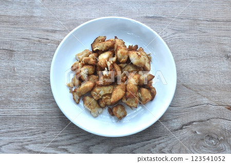 fried slice chicken meat with salt and garlic on plate 123541052