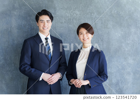 Businessmen and women in suits 123541720