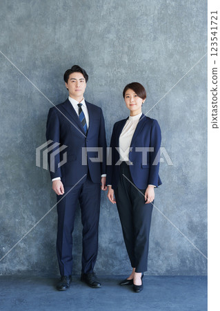 Businessmen and women in suits 123541721