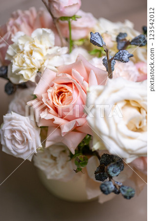 Delicate composition of white and pink roses in a basket Delicate composition of white and pink roses in a basket 123542012