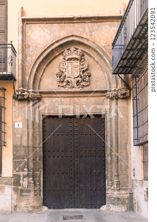 Old vintage wooden door in the city center of Valencia, Spain Old vintage wooden door in the city center of Valencia, Spain 123542091