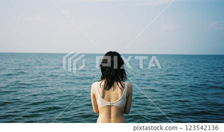 在海裡游泳 123542136