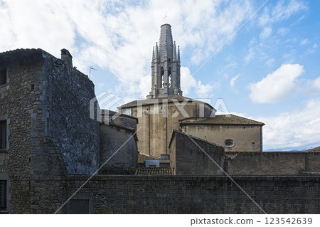 Spain, Girona - 09/18/2017: Ancient architecture of the historic part of the city and the bell tower of the Cathedral 123542639