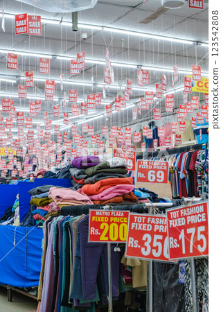 India_Sale price tags hanging at a clothing store 123542808