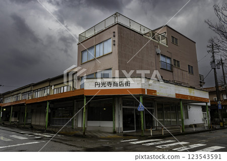 Abandoned shops and homes (Japanese: akiya), Kanazawa, Japan Abandoned shops and homes (Japanese: akiya), Kanazawa, Japan 123543591