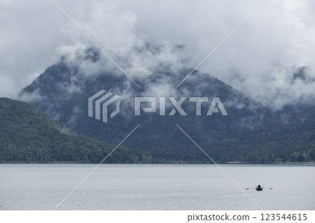 Lake Kochelsee, Kochel am See, Bavaria, Germany 123544615