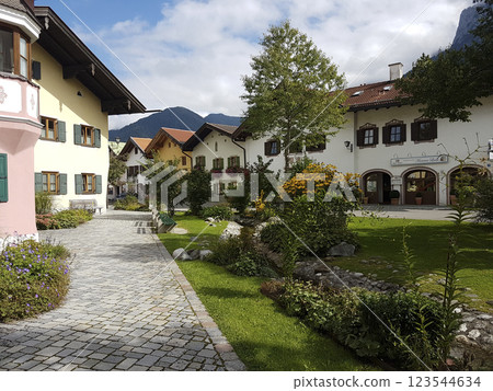 Traditional house painting in Mittenwald, Bavaria, Germany Traditional house painting in Mittenwald, Bavaria, Germany 123544634