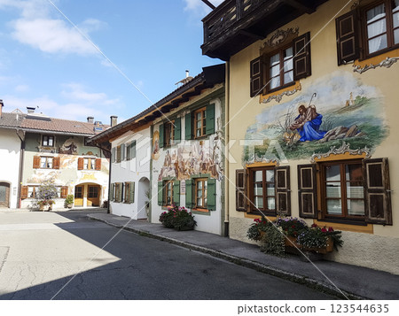 Traditional house painting in Mittenwald, Bavaria, Germany 123544635