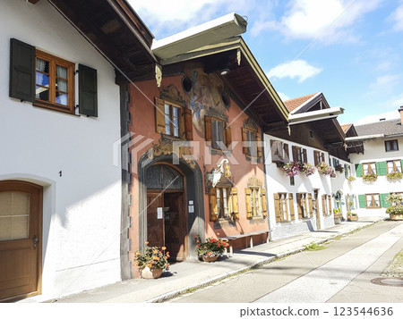 Traditional house painting in Mittenwald, Bavaria, Germany Traditional house painting in Mittenwald, Bavaria, Germany 123544636