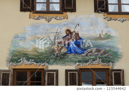 Traditional house painting in Mittenwald, Bavaria, Germany 123544642